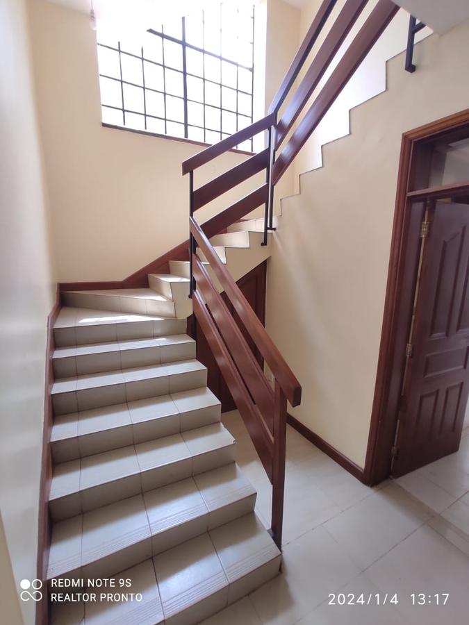 4 Bed Townhouse with En Suite in Lavington - 5