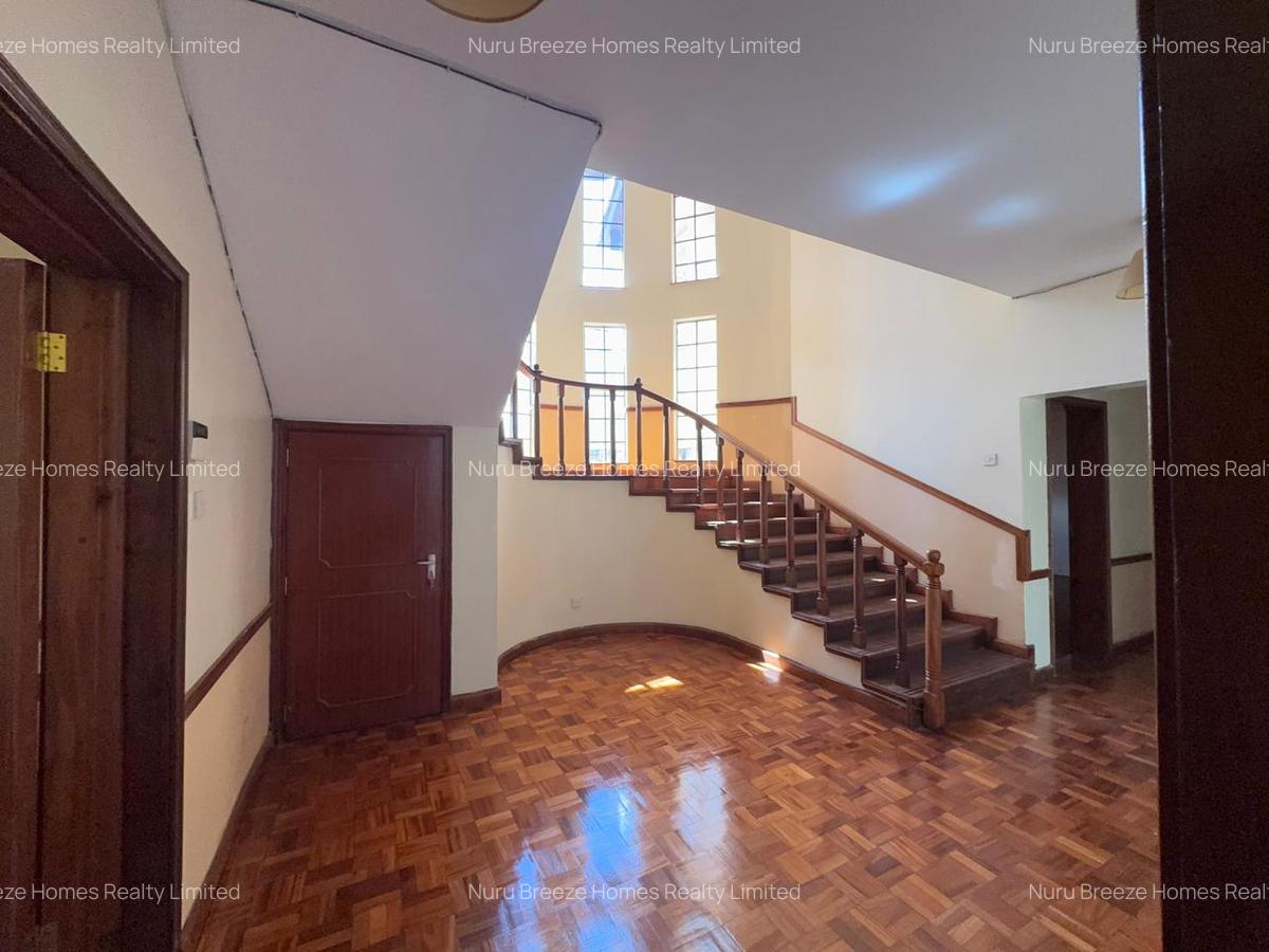 5 Bed House with En Suite in Runda - 16