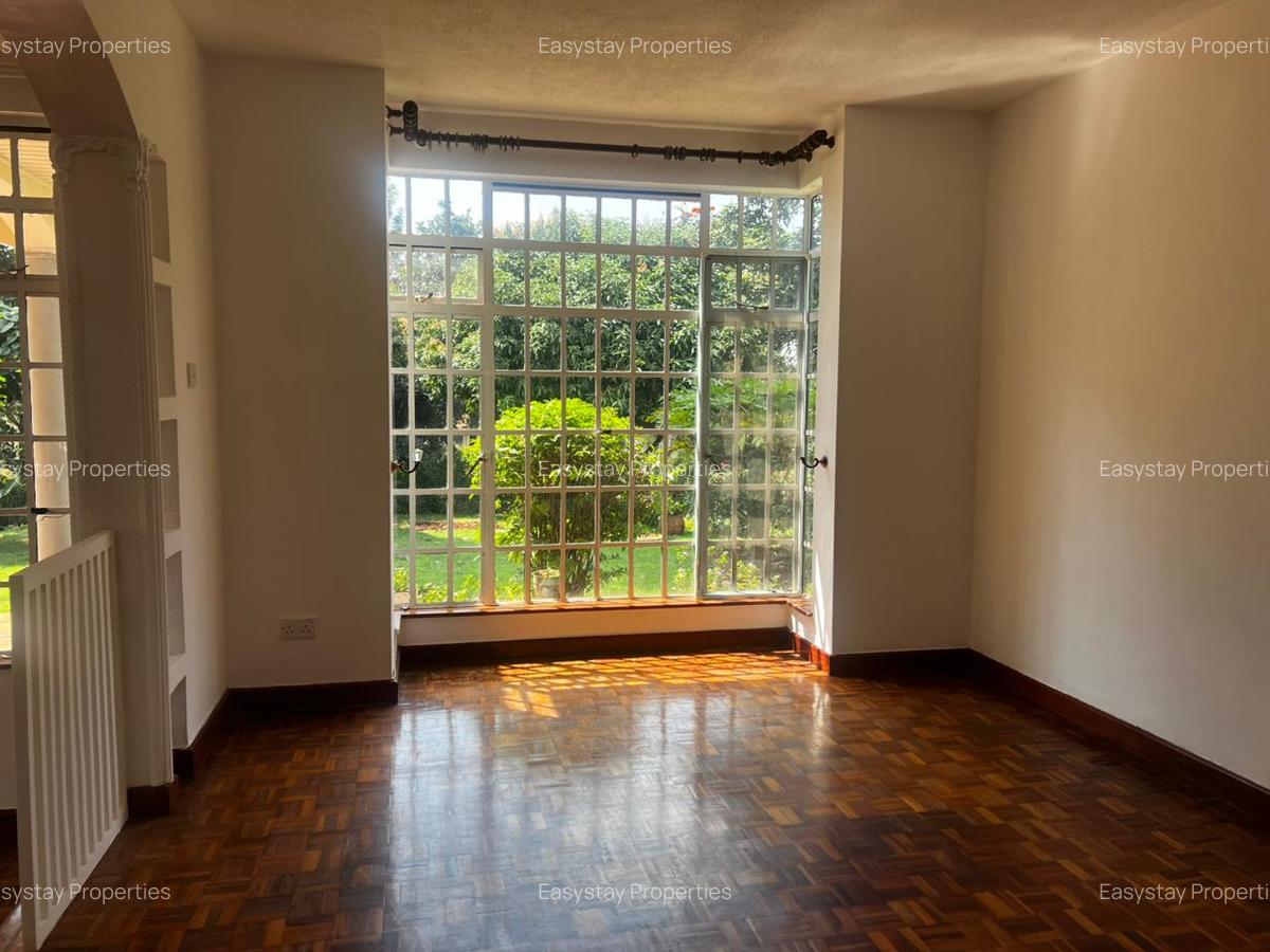 4 Bed Townhouse with En Suite in Rosslyn - 2