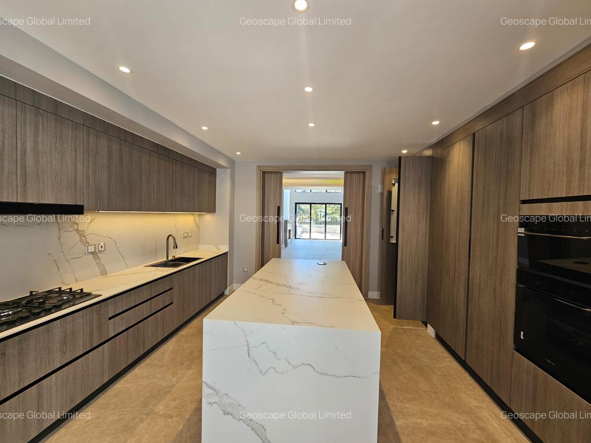 5 Bed Villa with En Suite in Runda - 2