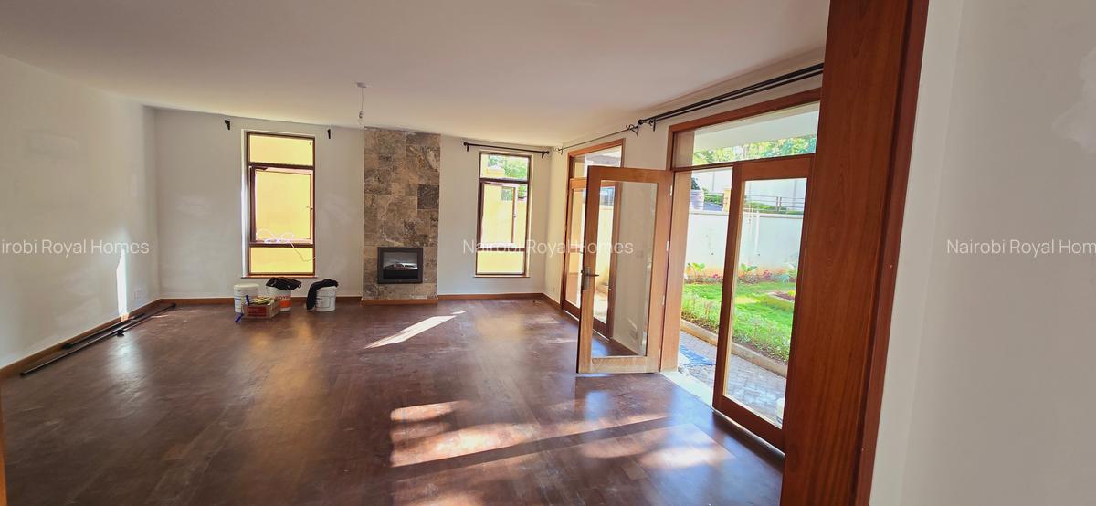 5 Bed Townhouse with En Suite at Lavington Green - 17