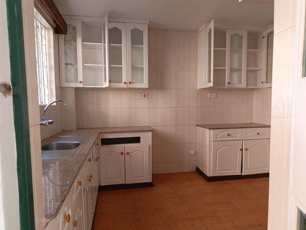 3 bed apartment with en suite in kilimani
