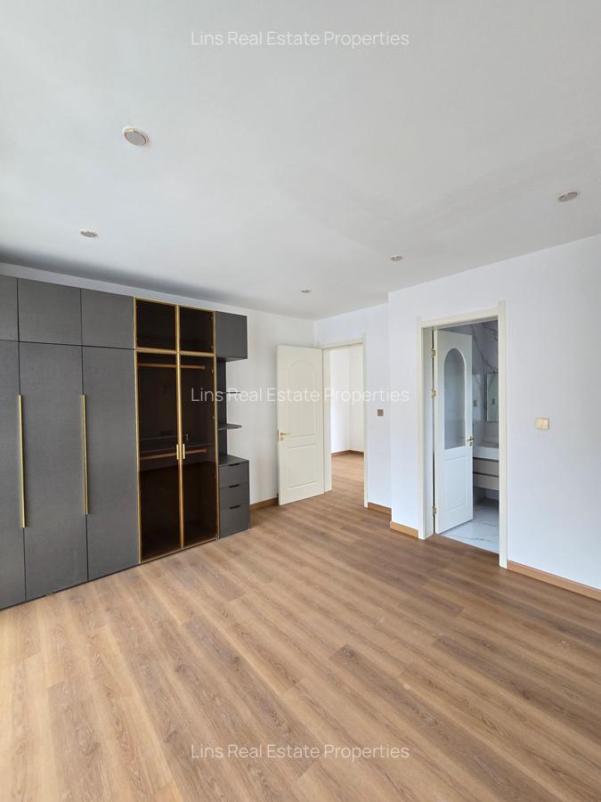 5 Bed Townhouse with En Suite in Lavington - 6