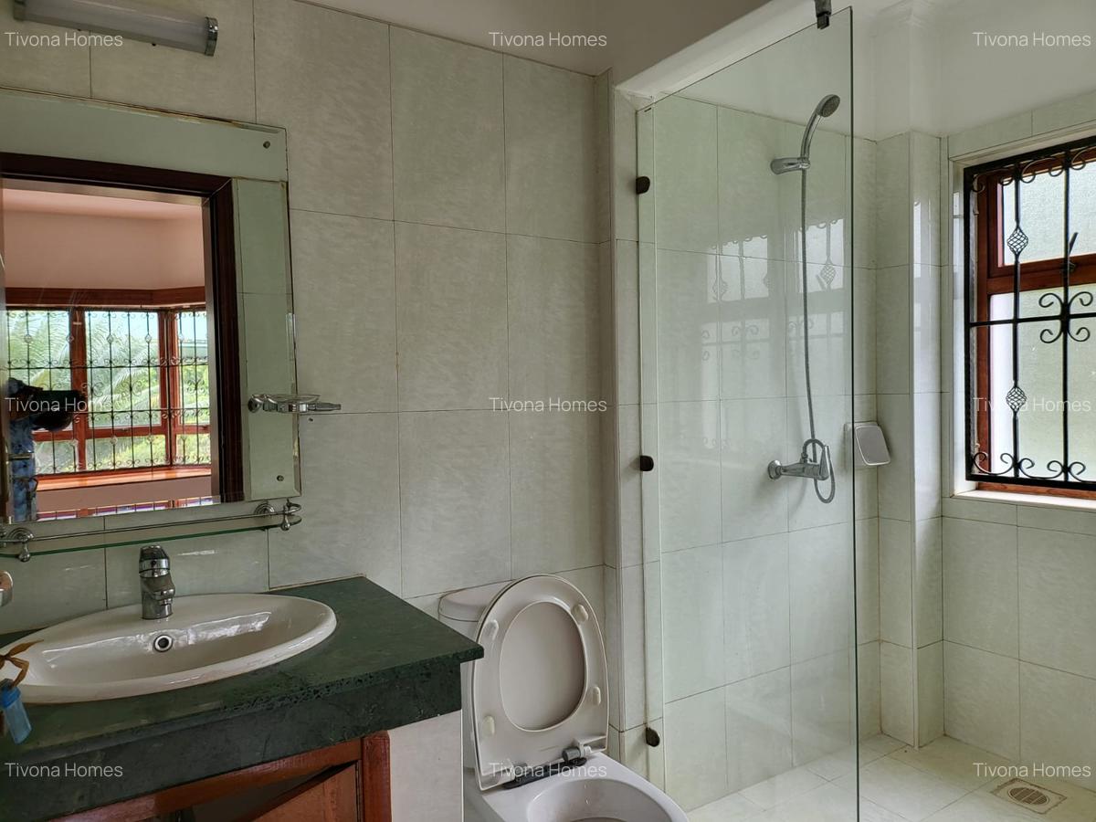 5 Bed Townhouse with Swimming Pool in Runda - 15