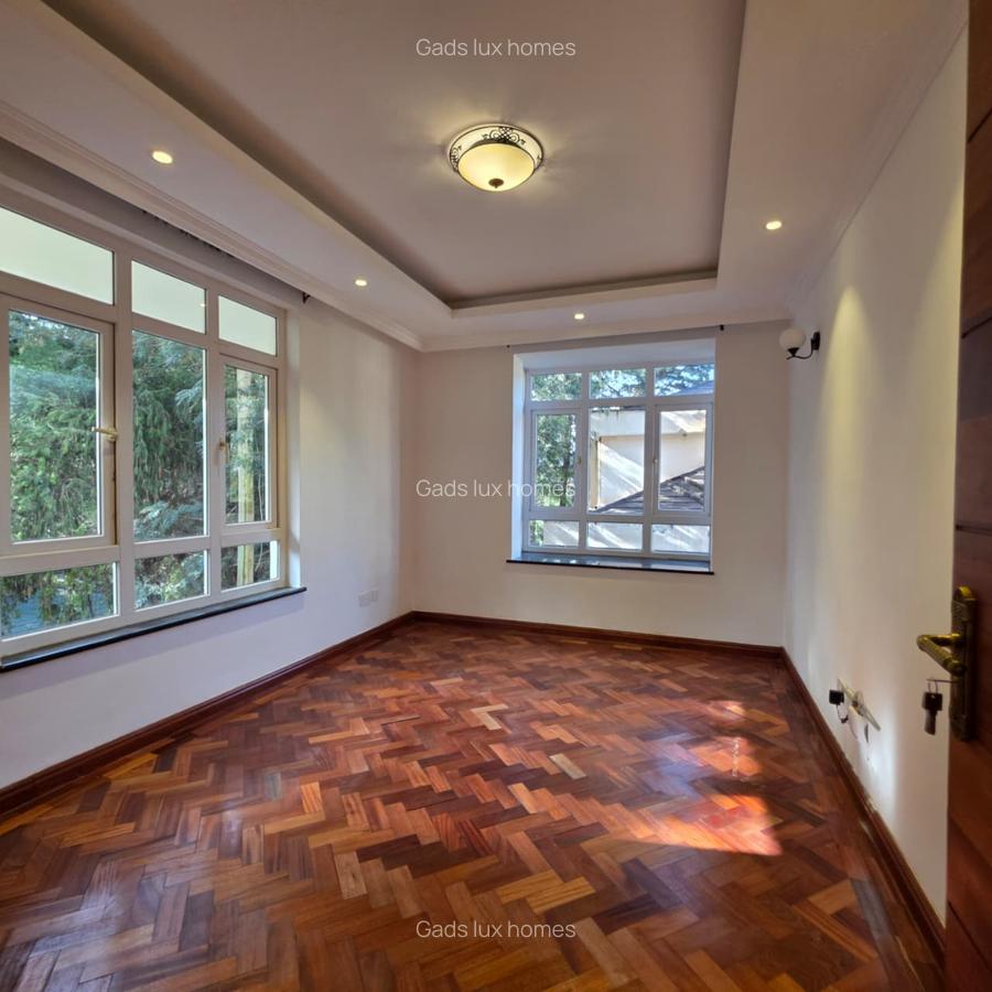 5 Bed Townhouse with En Suite at Lavington - 10