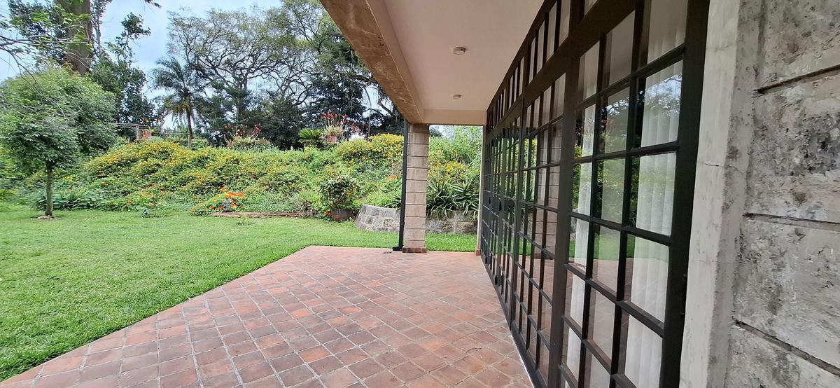 1 Bed House with En Suite in Ridgeways - 8