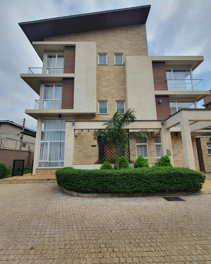 4 Bed Townhouse with En Suite at Lavington - 1