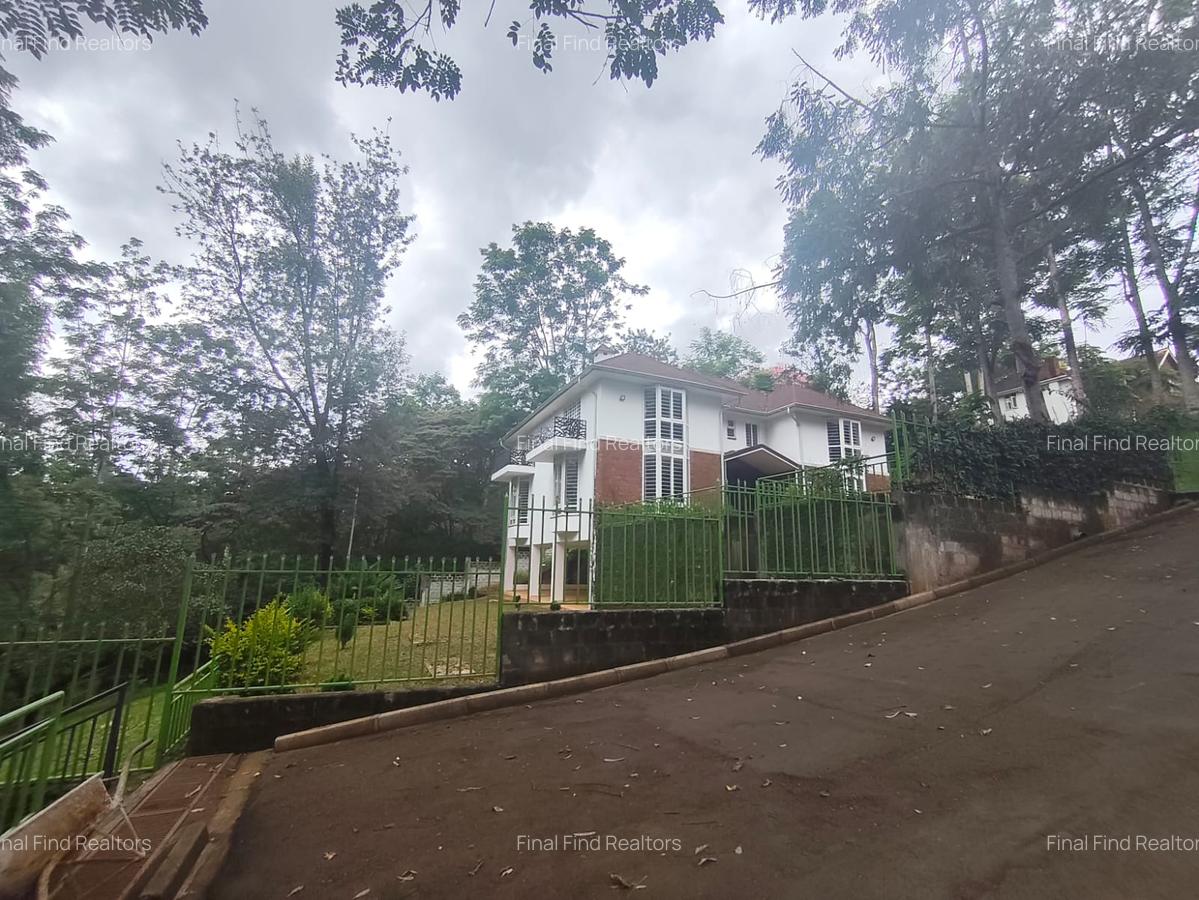 6 Bed Townhouse with Backup Generator in Rosslyn - 1