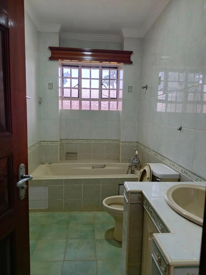 5 Bed House with En Suite in Runda - 19