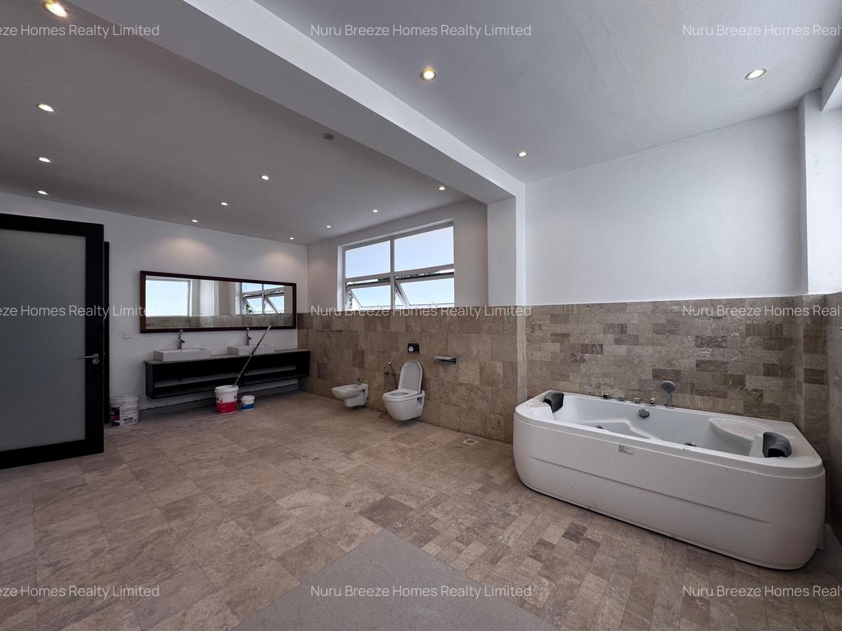 5 Bed House with En Suite in Runda - 15