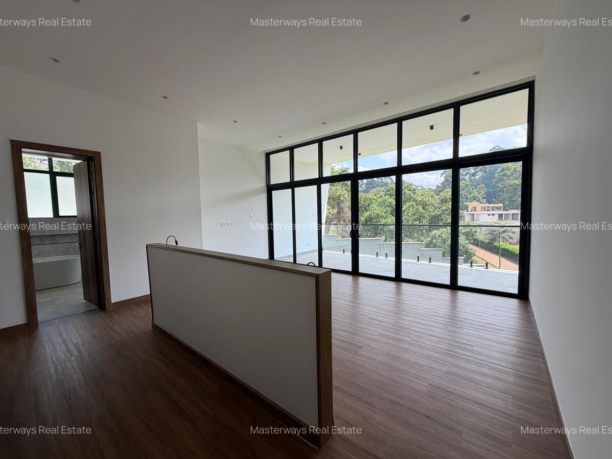 5 Bed Villa with En Suite in Nyari - 12