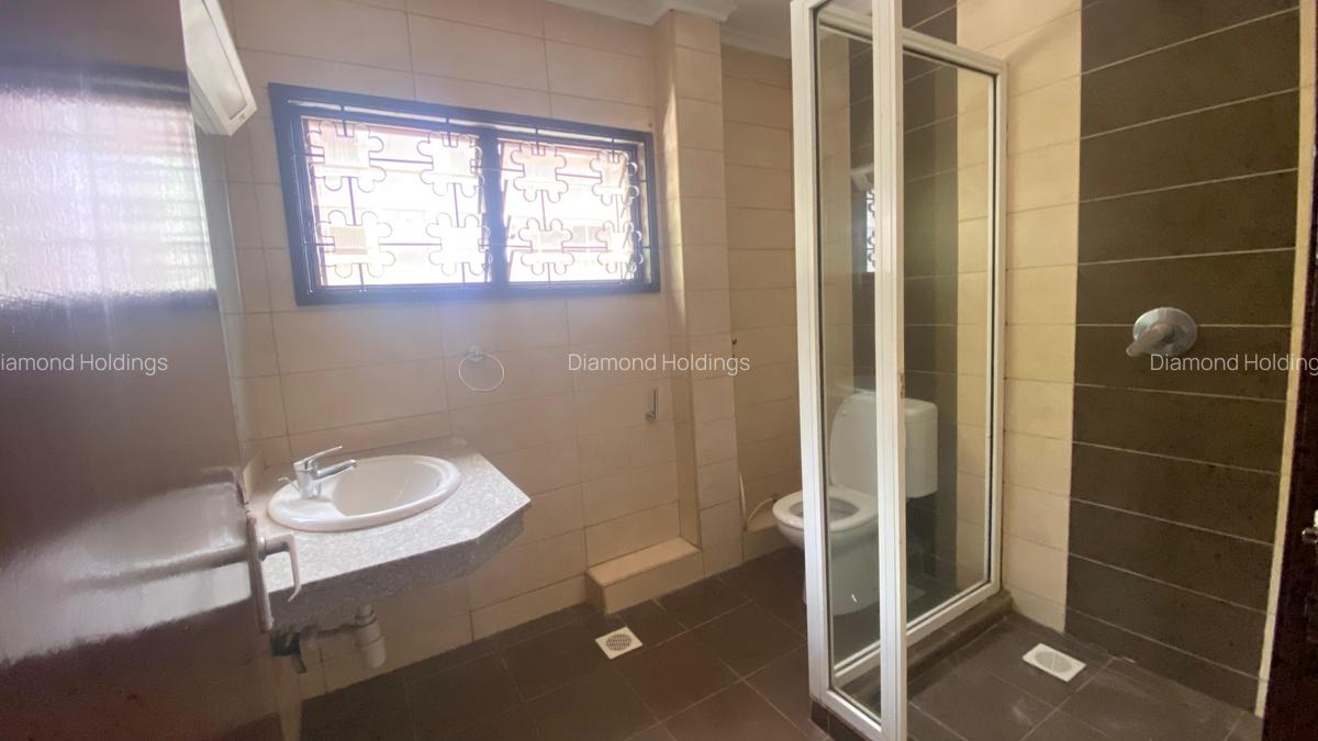 5 Bed House with En Suite at Parklands - 6