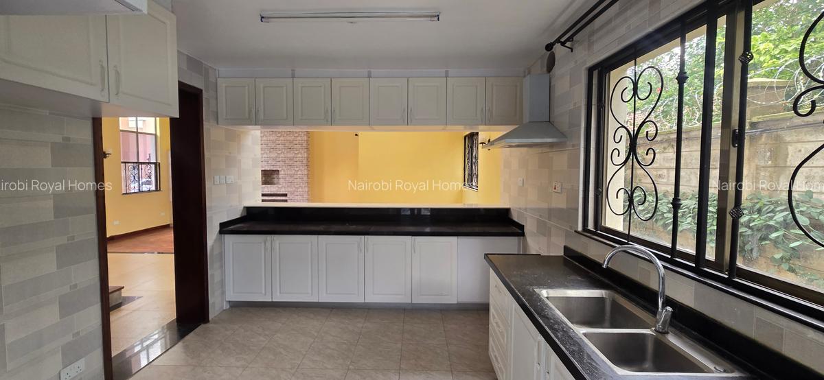 5 Bed Townhouse with En Suite at Lavington Green - 3
