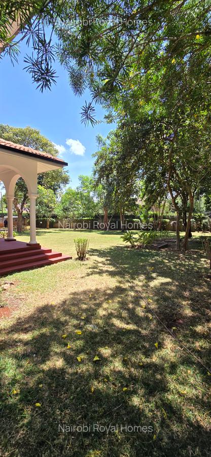 4 Bed House with En Suite at Acacia Drive - 10