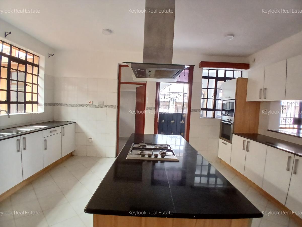 5 Bed Townhouse with En Suite at Lavington - 10