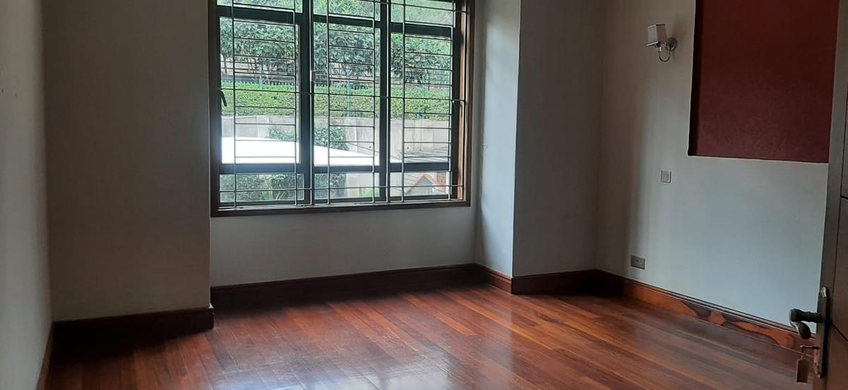 4 Bed House with En Suite in Runda - 11