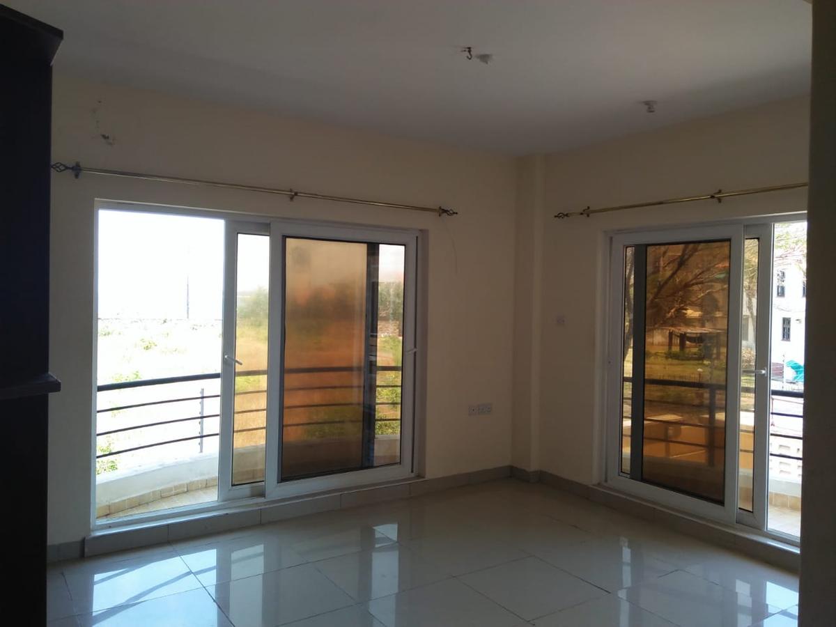 3 Bed Apartment with En Suite at Sea View Road - 10