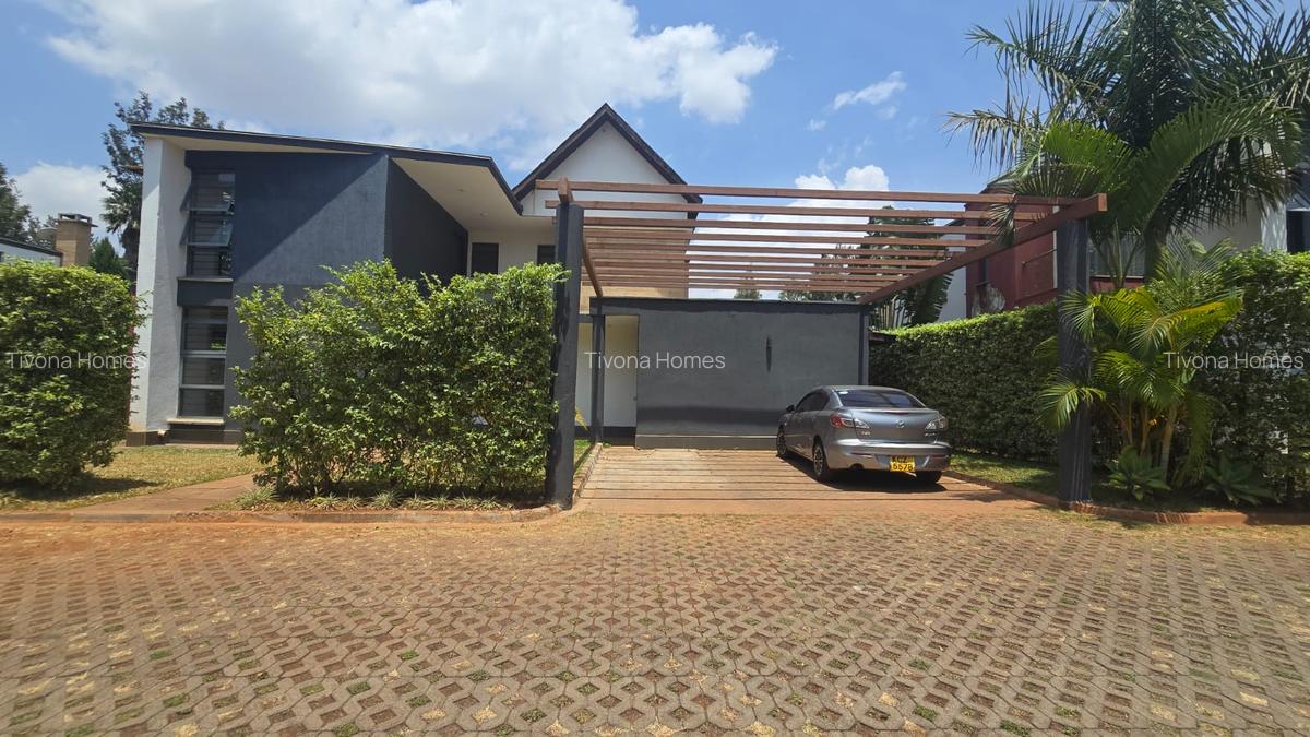 4 Bed House with En Suite in Garden Estate - 1