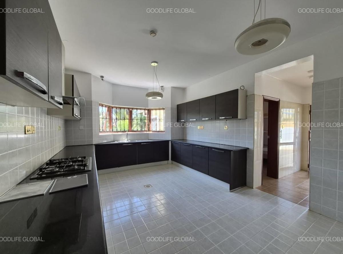 5 Bed House with En Suite at Runda - 8
