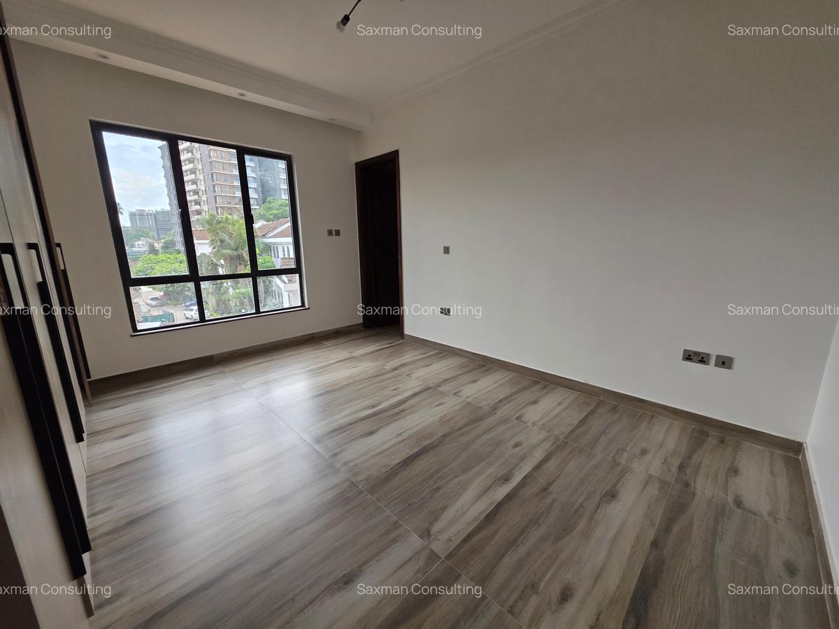 2 Bed Apartment with En Suite in Brookside - 1