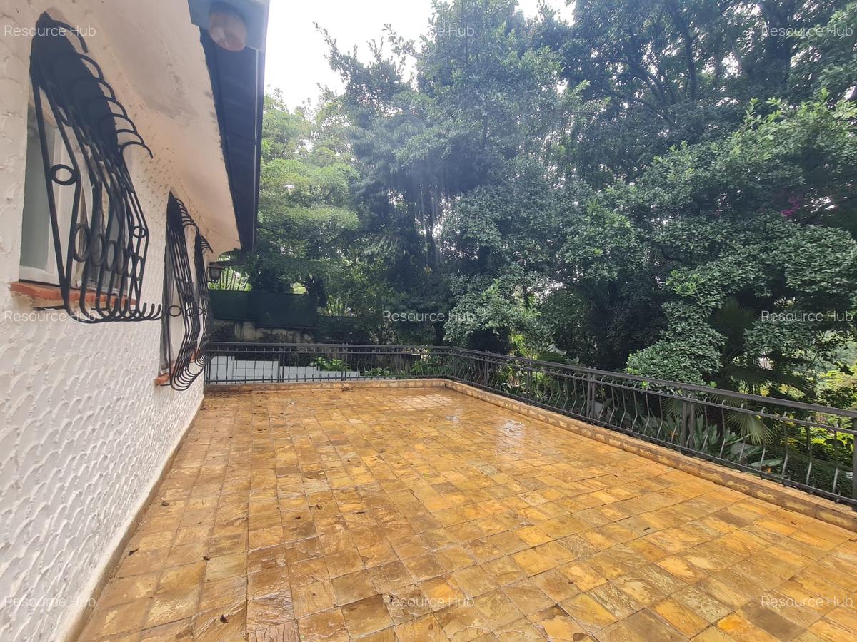 4 Bed House with En Suite at Hillview - 15