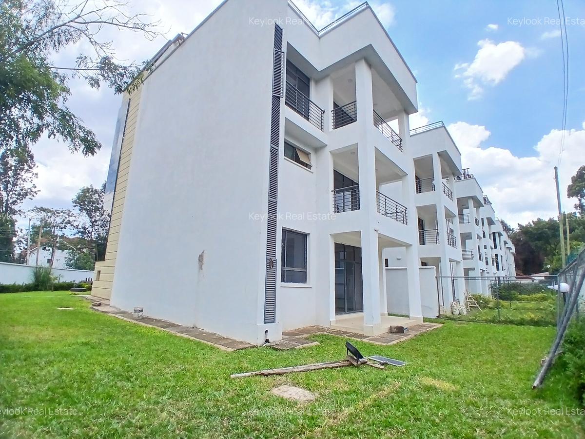 5 Bed Townhouse with En Suite at Lavington - 4