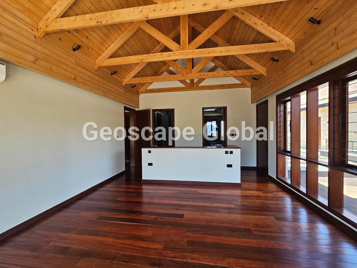 5 Bed House with En Suite in Runda - 11