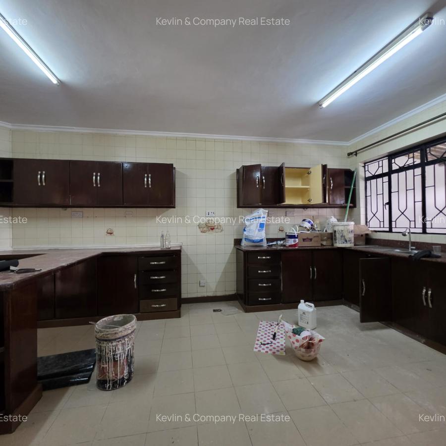 5 Bed House with En Suite at Riverside Drive - 6