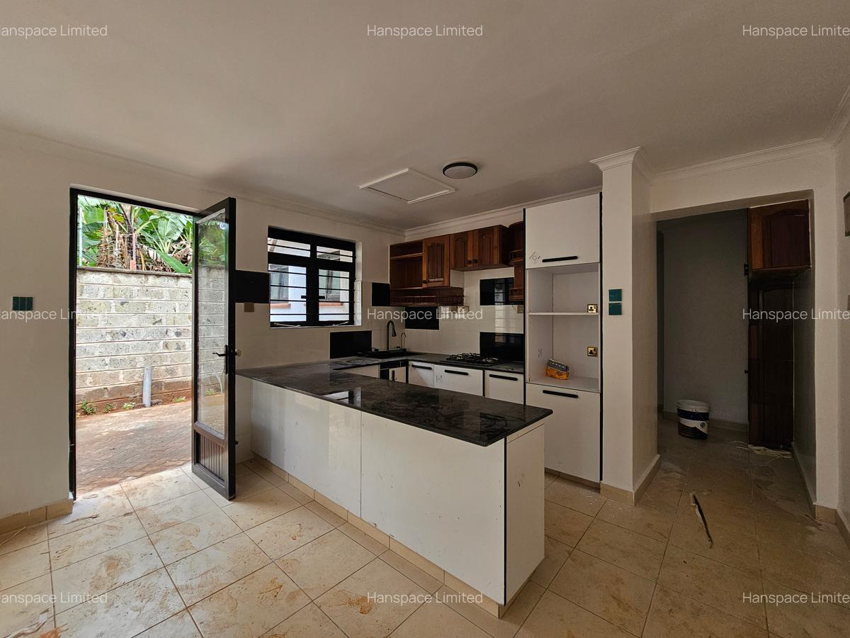 5 Bed Villa with En Suite in Runda - 12