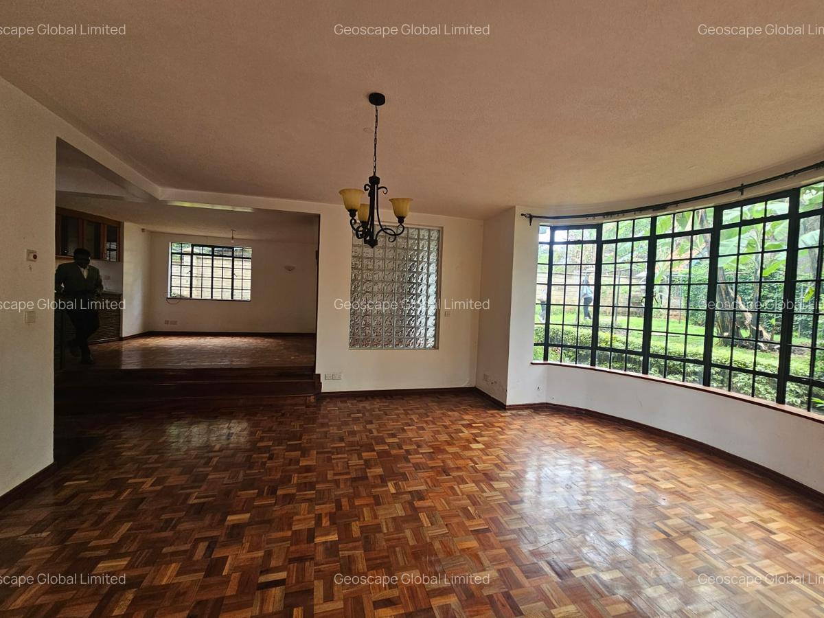 5 Bed House with En Suite in Lavington - 7