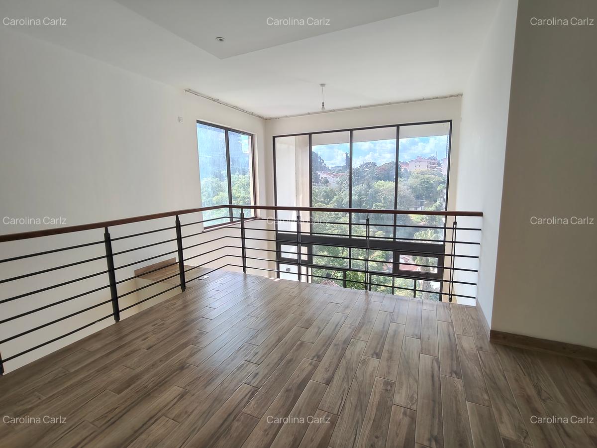 4 Bed Apartment with En Suite at Riverside Drive - 12