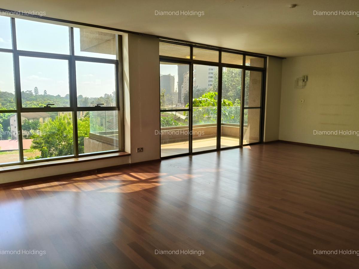 3 Bed Apartment with En Suite at Parklands - 7