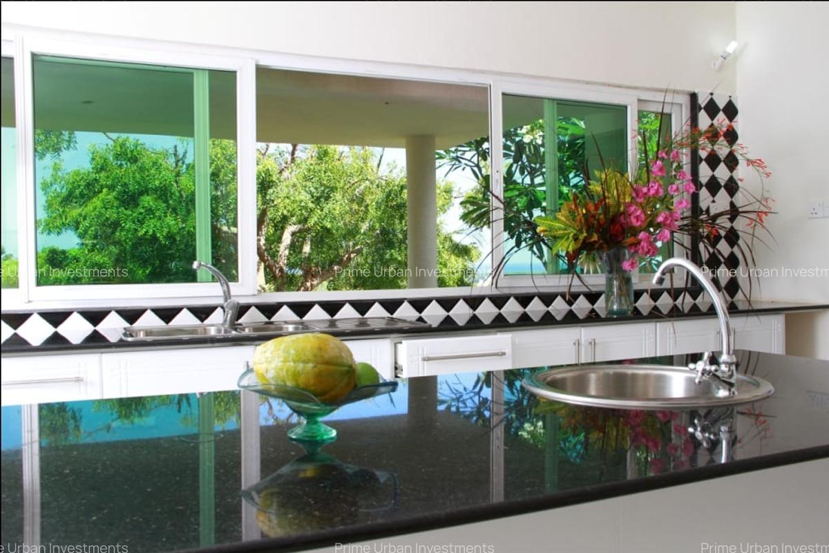 5 Bed Villa with En Suite in Vipingo - 14