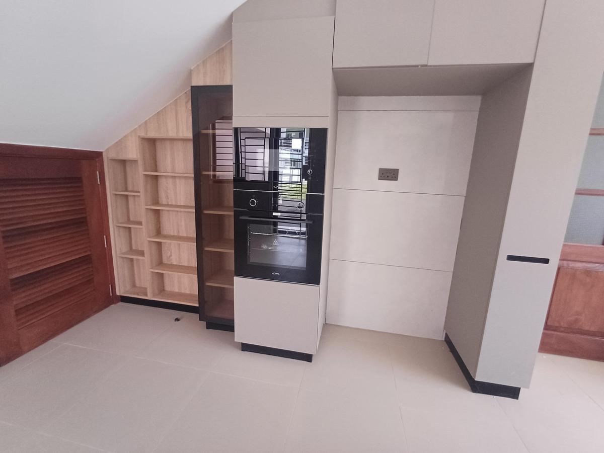 4 Bed Townhouse with En Suite in Karen Hardy - 5