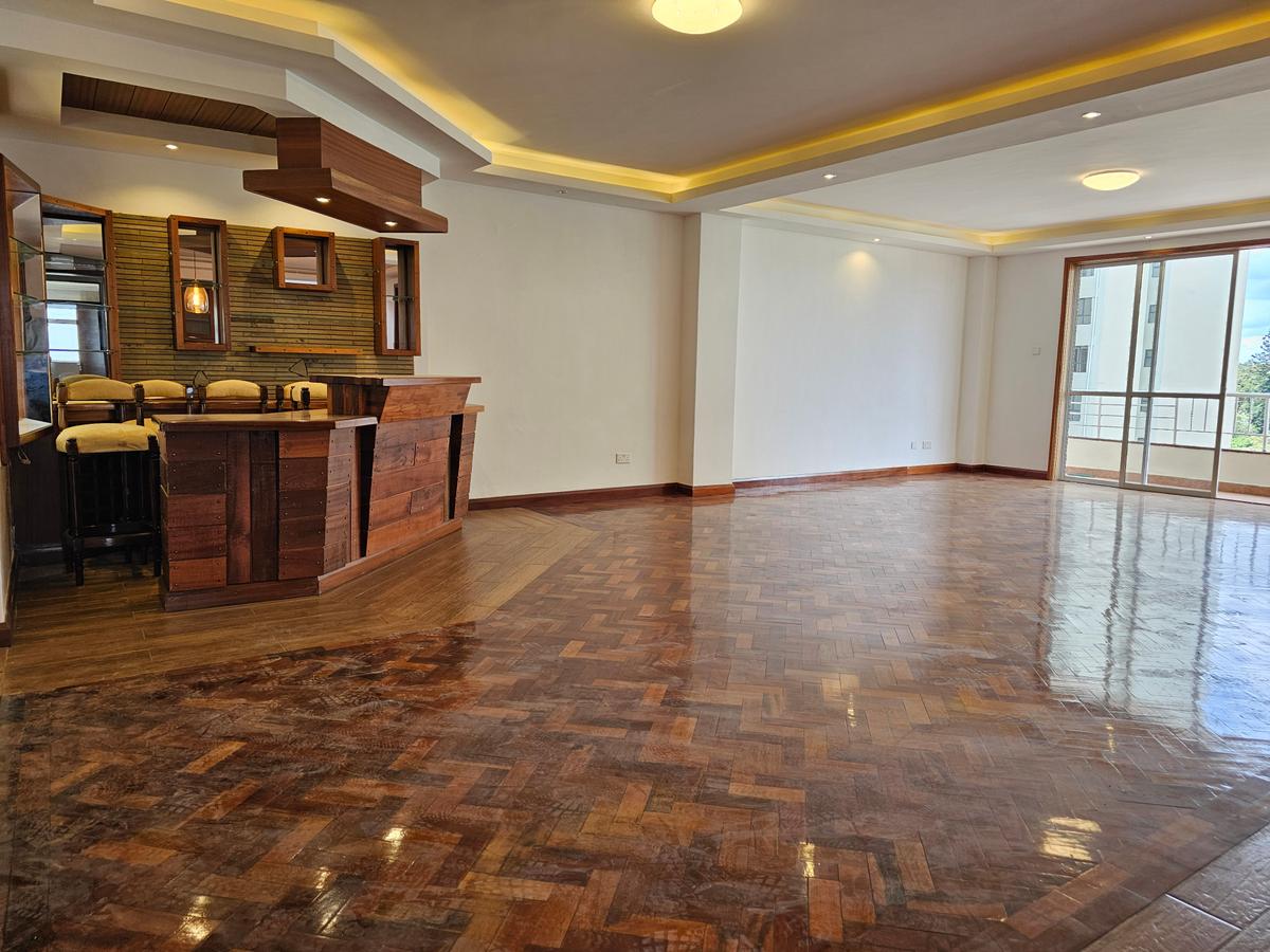 5 Bed Apartment with En Suite at Parklands - 11