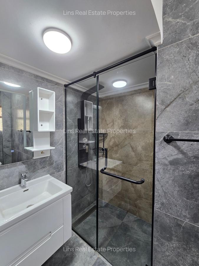 5 Bed House with En Suite in Runda - 15