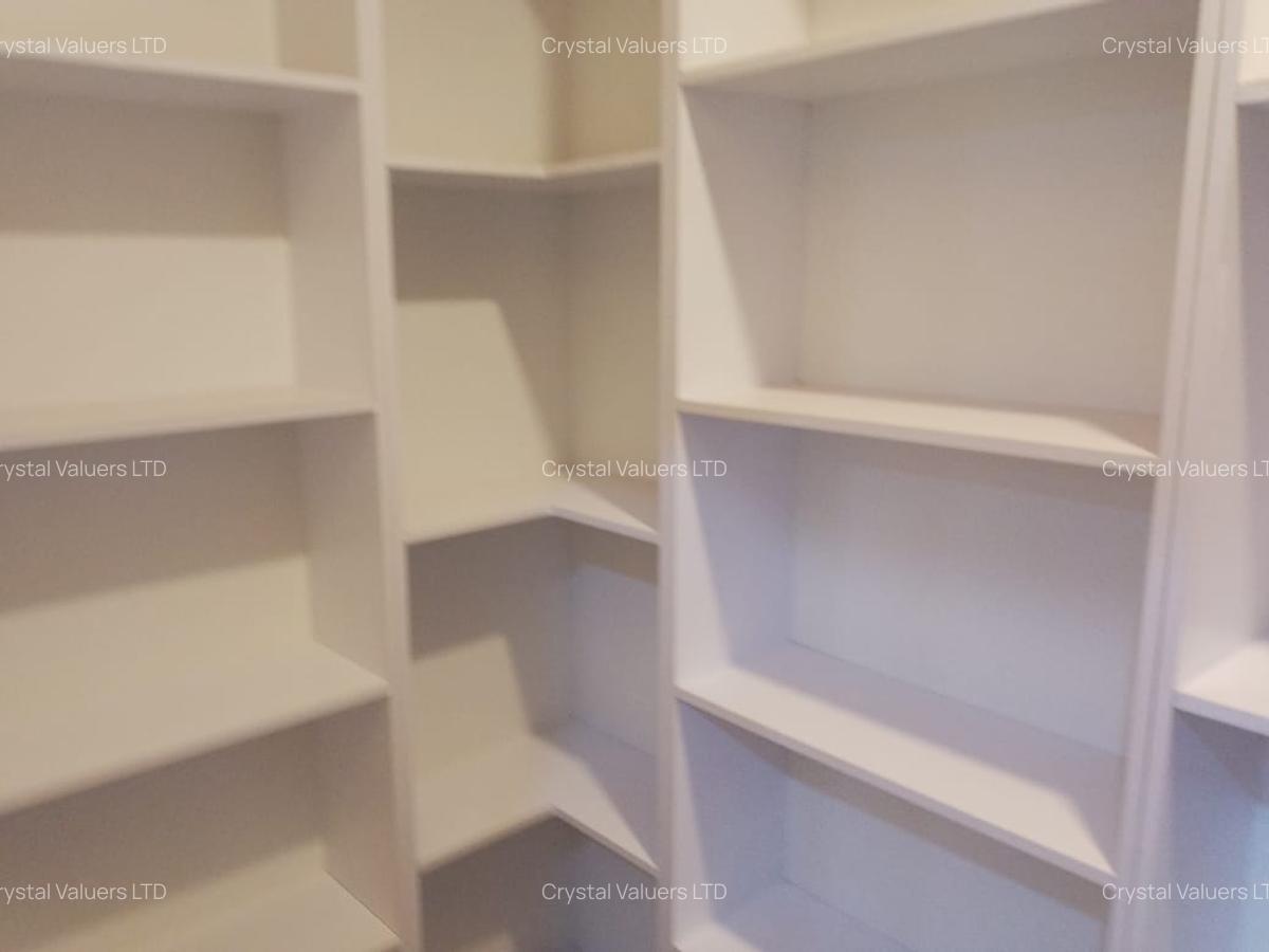 8 Bed Villa with En Suite in Spring Valley - 8