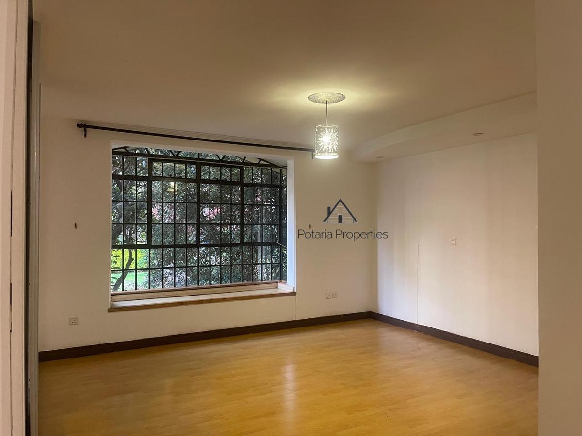 3 Bed Apartment with En Suite in Lavington - 9