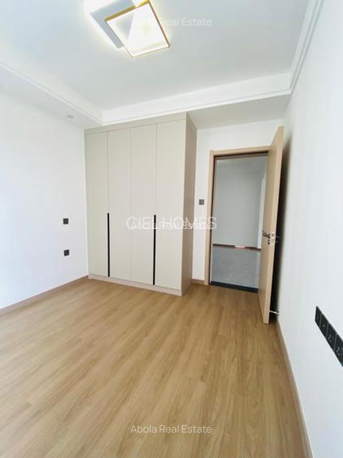 3 Bed Apartment with En Suite in Riverside - 3