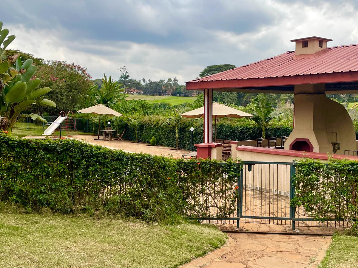 4 Bed Villa with En Suite in Windsor - 18