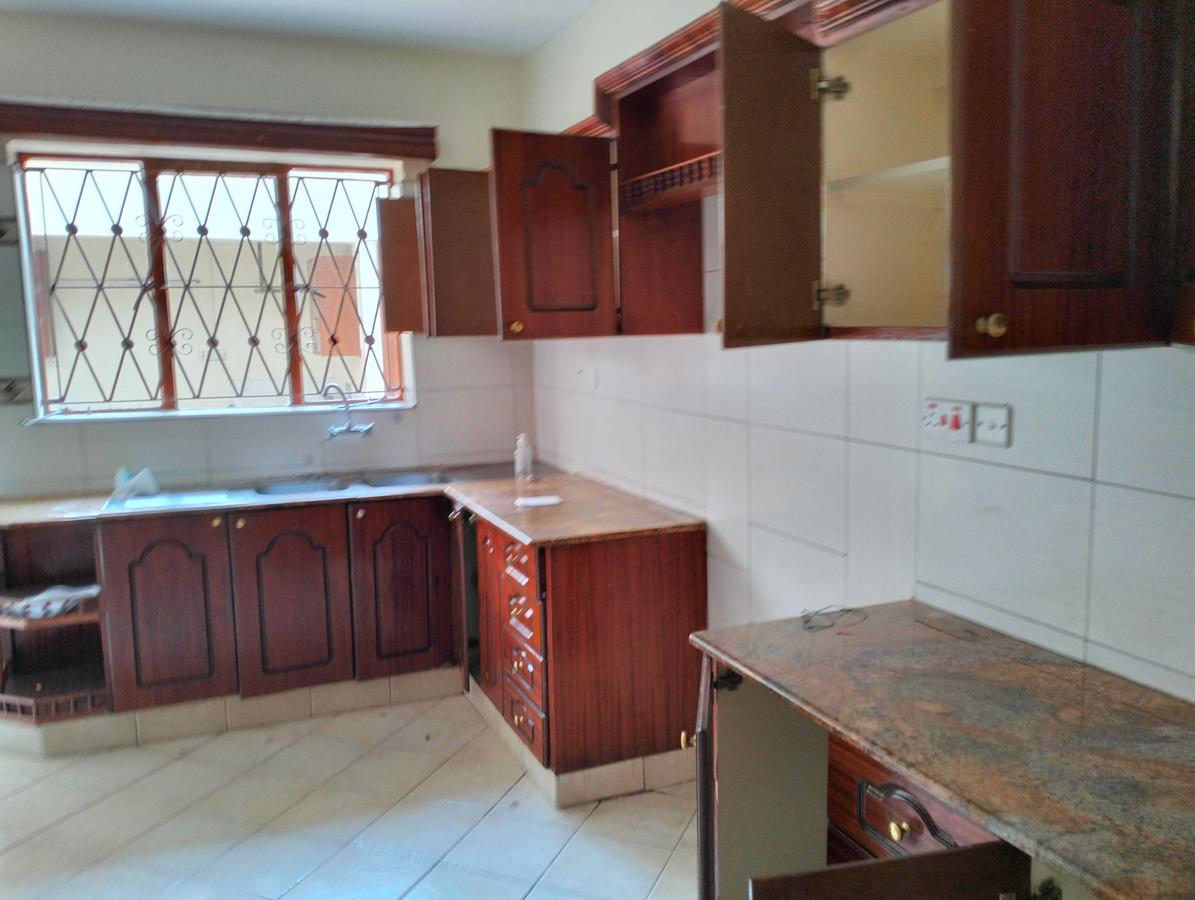 4 Bed Townhouse with En Suite in Lavington - 14