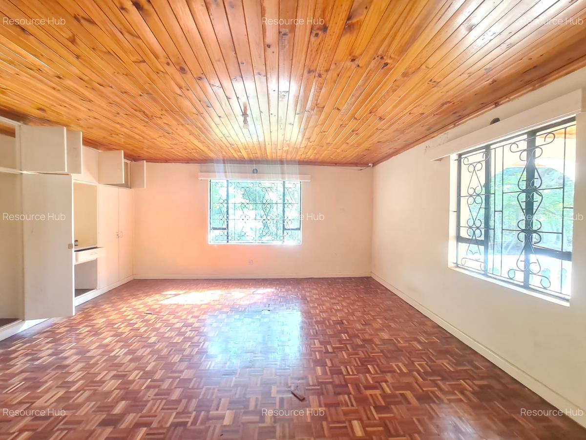 4 Bed House with En Suite at Hardy Area - 15