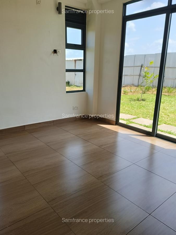 4 Bed Townhouse with En Suite at King'S Eood - 12