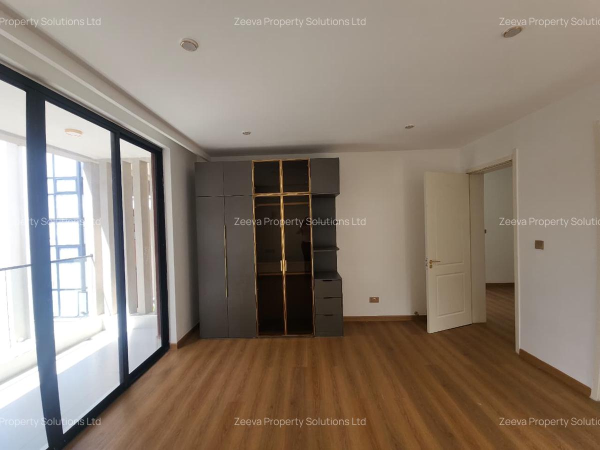 5 Bed House with En Suite in Lavington - 6