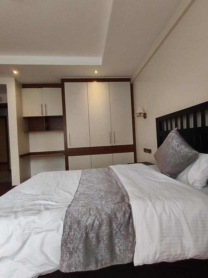 Serviced 3 Bed Apartment with En Suite at River Side Drive - 12