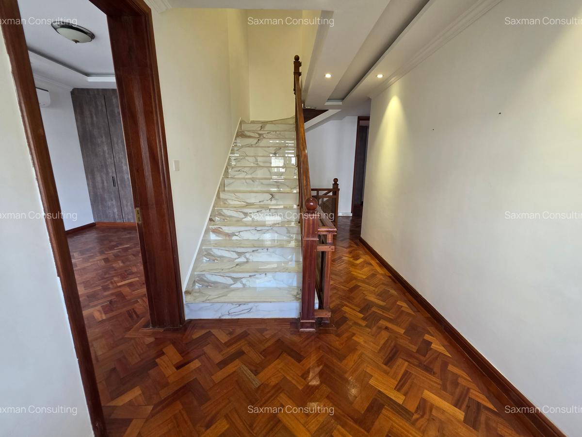 5 Bed Townhouse with En Suite in Lavington - 9