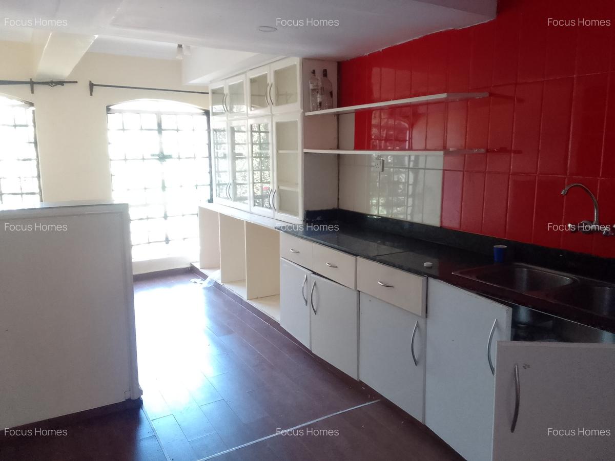 5 Bed Townhouse with En Suite in Lavington - 10
