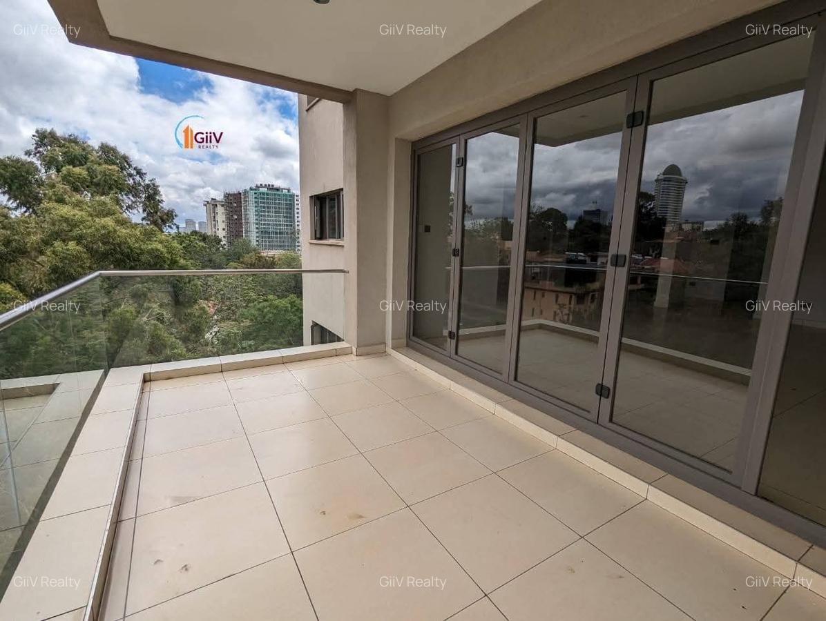 3 Bed Apartment with Gym in Riverside - 4