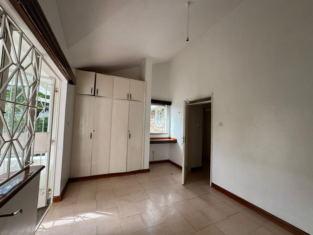 4 Bed House with En Suite in Nyari - 13