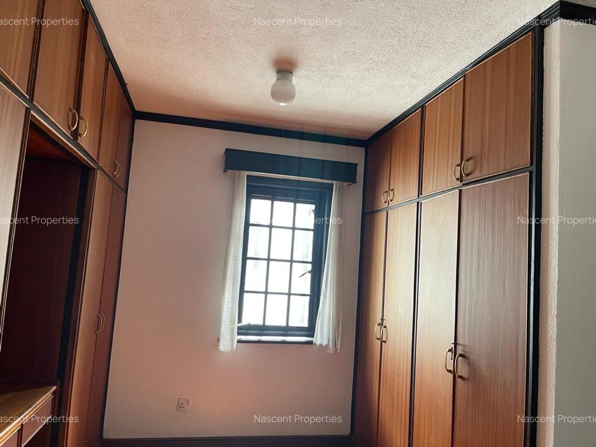 4 Bed House with En Suite in Riverside - 12